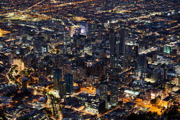 le centre de Bogota de Nuit depuis le Monserrate, Colombie