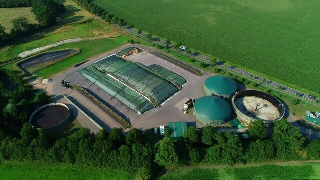 Biogasanlage aus der Luft Perspektive mit einer Drohne aufgenommen