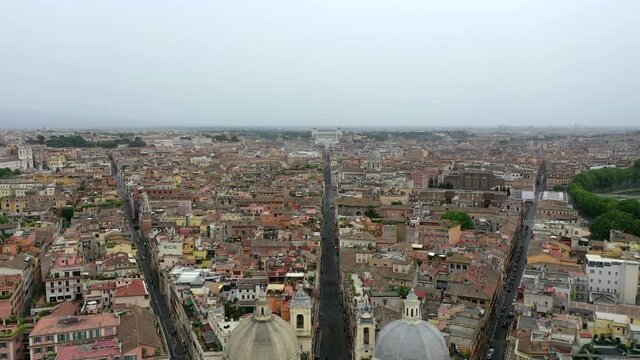 Il Tridente di Roma, Piazza del Popolo, Via del Corso, Via del Babuino e via di Ripetta. Vista aerea del centro storico di Roma.