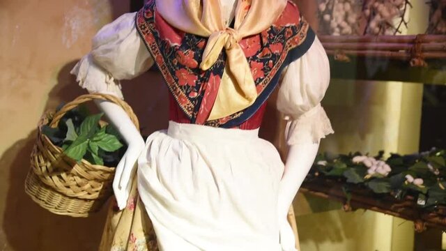 Valencian clothing. Fallera suit. Traditional suit. Traditional jewelry. Fallas in Valencia