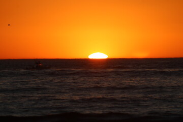 Obraz na płótnie Canvas beautiful sunset at the beach
