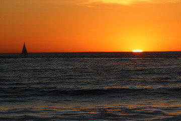 Obraz na płótnie Canvas Beautiful sky during sunset at the sea