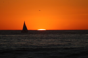 Fototapeta na wymiar Beautiful sky during sunset at the sea