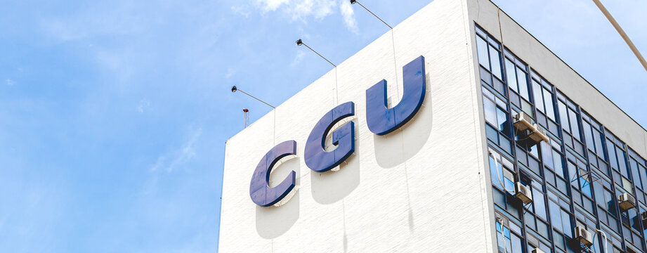 CGU - Controladoria-Geral da Uni&atilde;o. Brasil, &Oacute;rg&atilde;o p&uacute;blico. Fotografia da Sigla CGU no edif&iacute;cio da Controladoria Geral da Uni&atilde;o, localizado no Setor de Autarquias Sul na cidade de Bras&iacute;lia.