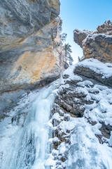 Fototapeta na wymiar Beautiful view of the frozen Hamilton Falls in Yoho National Park, Canada