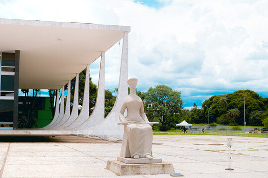 Supremo Tribunal Federal - STF. Justi&ccedil;a brasileira, Suprema Corte, Constitui&ccedil;&atilde;o. O STF &eacute; &oacute;rg&atilde;o m&aacute;ximo do sistema judici&aacute;rio brasileiro. Bras&iacute;lia, Distrito Federal - Brasil. 10, de Janeiro de 2021.