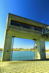 松戸機場樋門の水門と冬の江戸川風景