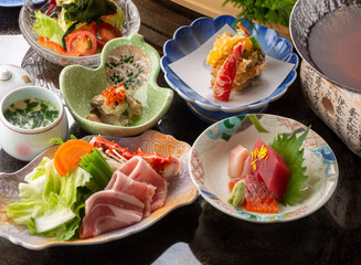 会席　料理 　刺身　調理　懐石　盛り付け　和食　日本　和紙　新鮮　鮮魚