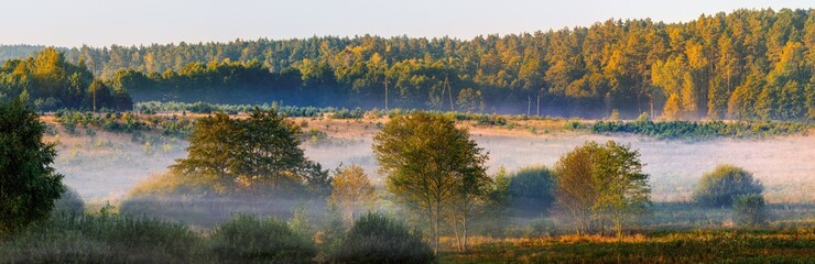 jesienny poranek na Mazurach w północno-wschodniej Polsce
