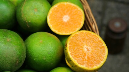 Fototapeta na wymiar Ripe oranges for sale in traditional market