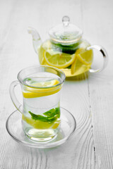 Antioxidant hot drink with lemon and mint