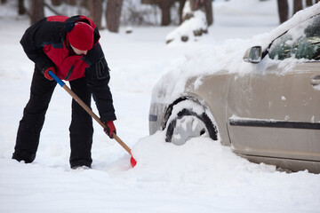 shoveling snow from car, man shoveling snow