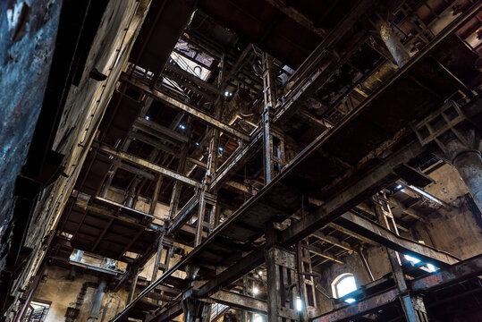 Fabrica abandonada en afueras de Belgrado