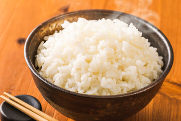 茶碗に盛った炊き立てのご飯　Japanese rice