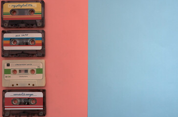 Casette colorido sobre fondo con colores pastel