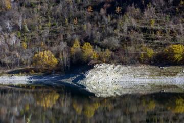 Lake Turano in Rieti.The colors of autumn. Reflections in water