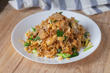 Stir-fried Rice Noodles with Soy Sauce and Beef