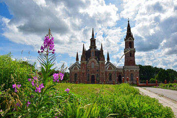 Fototapeta na wymiar Orthodox Church among the greenery and flowers of the Park