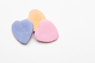 Obraz premium three blank candy hearts on a white background