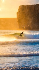 Surfer im Sonnenuntergang