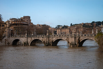 Fototapeta na wymiar Río Tiber en Roma, Italia. Vista.