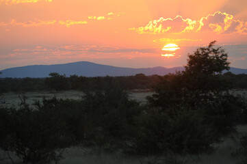 Fototapeta na wymiar coucher de soleil namibie