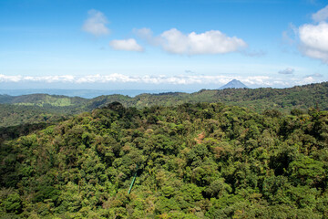Fototapeta na wymiar Volcan Arenal al fondo, Costa Rica