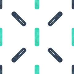 Green Celsius and fahrenheit meteorology thermometers measuring icon isolated seamless pattern on white background. Thermometer equipment showing hot or cold weather. Vector.
