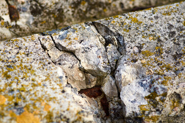 Photo of cracked concrete block