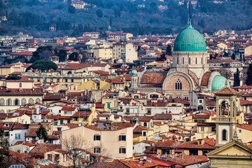 Fototapeta na wymiar Florenz, Italien - Stadtpanorama mit Synagoge