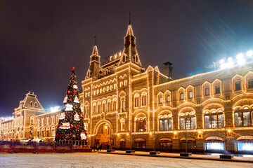 Fototapeta na wymiar The Main Universal Mall (GUM) in front of the Red Square in Moscow in winter