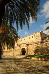 puerta del Tren, Portella moderna, integrada dentro del último recinto renacentista fortificado de Palma de Mallorca, que data de 1785, palma, mallorca, islas baleares, españa, europa