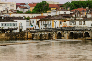 Fototapeta na wymiar puente romano sobre el rio Nabao, Tomar, distrito de Santarem, Medio Tejo, region centro, Portugal, europa