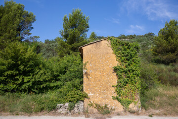 Fototapeta na wymiar Small 'Cabanon' or stone cabin located in Provence, South of France