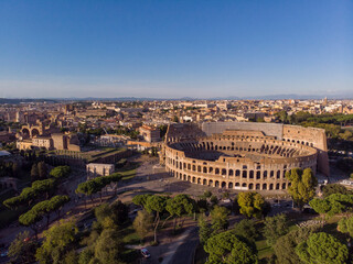 Fototapeta na wymiar Vistas aéreas del coliseo romano
