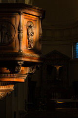 イタリア　アッシジのサンルフィーノ大聖堂の聖堂
