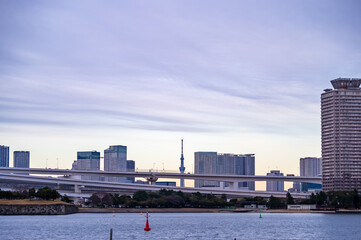 東京都港区台場から見た東京湾の夕景