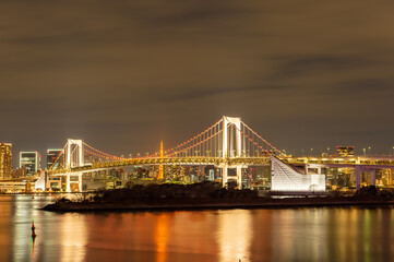 Fototapeta premium 東京都港区台場から見た東京湾の夜景