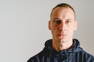 Obraz premium Portrait front view of serious caucasian man looking to the camera