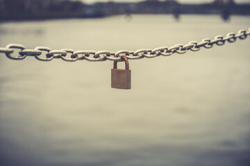 Fototapeta na wymiar lock and chain