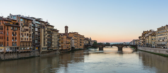 Fototapeta na wymiar イタリア　フィレンツェのサンタ・トリニタ橋 