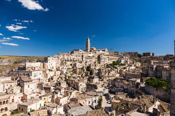 イタリア　マテーラの洞窟住居とマテーラ大聖堂
