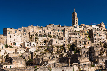 イタリア　マテーラの洞窟住居とマテーラ大聖堂
