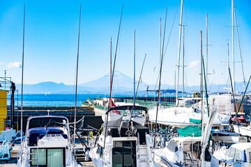 神奈川県葉山のヨットハーバーから見る富士山