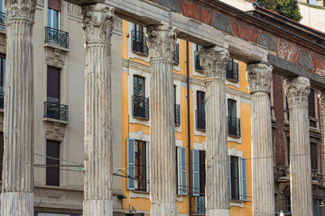 イタリア　ミラノのサン・ロレンツォ大聖堂前の列柱
