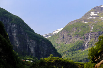 Fototapeta na wymiar Waterfalls and mountain scenery along the Flom railway in Norway