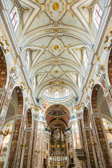 Fototapeta na wymiar イタリア　モノポリのマドンナデッラマディア大聖堂の内装