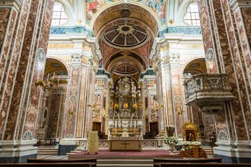 Fototapeta na wymiar イタリア　モノポリの大聖堂の祭壇