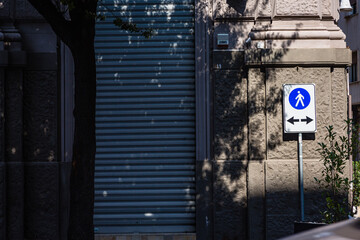 イタリア　ナポリの路地の標識