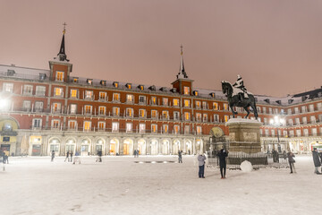 Fototapeta na wymiar Plaza Mayor in Madrid on a cold winter night.